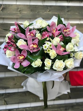 Букет цветов из: Розы и Хризантемы в Сунже Республики Северная Осетия-Алания