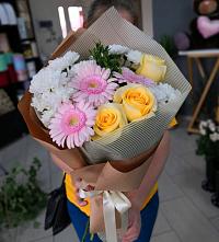 Букет цветов из:  Герберы, Розы и Хризантемы в Сунже Республики Северная Осетия-Алания